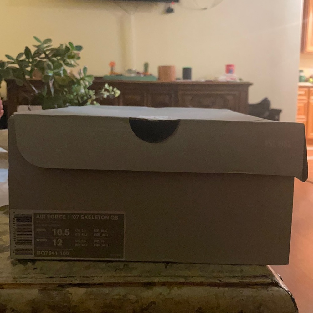 Never worn Air Force one ‘07 skeleton og